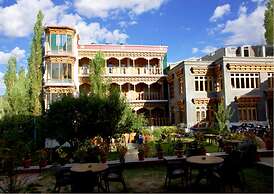 TIH Hotel Royal Palace