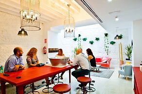 The Zentral Arenal Suites