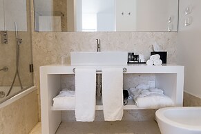 FLORA Chiado Apartments