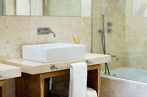 FLORA Chiado Apartments