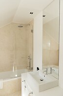 FLORA Chiado Apartments