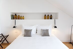 FLORA Chiado Apartments