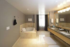 Renaissance Reno Downtown Hotel & Spa