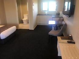 Ellerslie Palms Motel