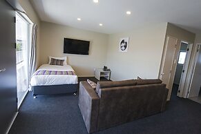 Ellerslie Palms Motel