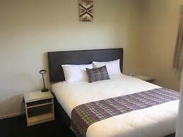 Ellerslie Palms Motel