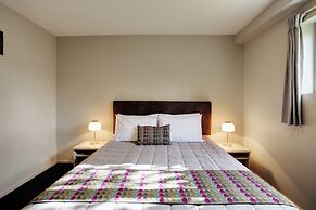 Ellerslie Palms Motel