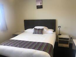 Ellerslie Palms Motel