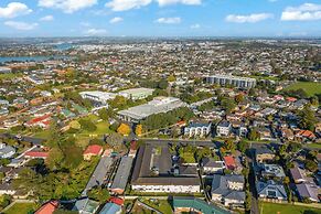 Ellerslie Palms Motel