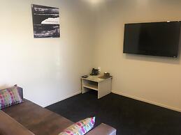 Ellerslie Palms Motel