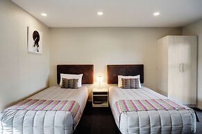 Ellerslie Palms Motel