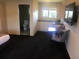 Ellerslie Palms Motel