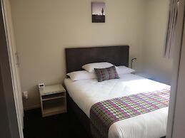 Ellerslie Palms Motel