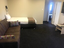 Ellerslie Palms Motel