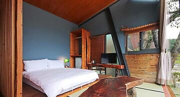 Yue Lake Backpackers