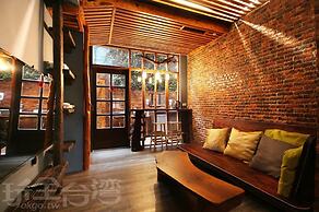 Yue Lake Backpackers