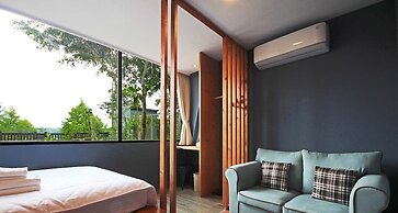 Yue Lake Backpackers