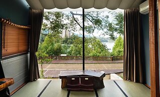 Yue Lake Backpackers