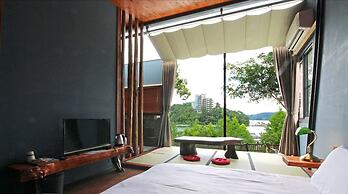 Yue Lake Backpackers