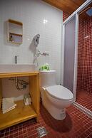 Yue Lake Backpackers