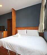 Yue Lake Backpackers