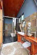 Yue Lake Backpackers