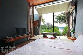 Yue Lake Backpackers