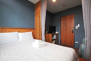 Yue Lake Backpackers