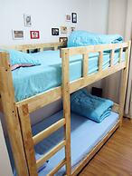 Tiara Guesthouse - Hostel