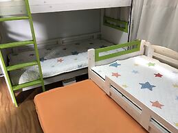 Tiara Guesthouse - Hostel