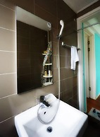 Tiara Guesthouse - Hostel