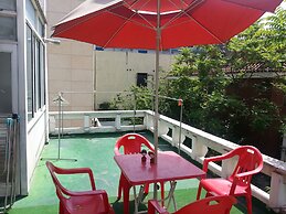 Tiara Guesthouse - Hostel