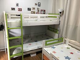 Tiara Guesthouse - Hostel