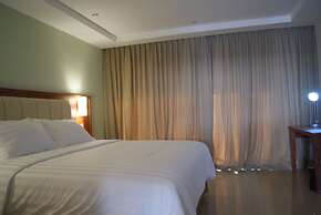 Thong's Inn - KNO Kualanamu Transit Hotel