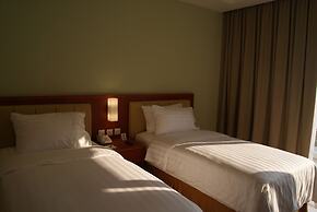 Thong's Inn - KNO Kualanamu Transit Hotel