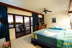 Manta Ray Bay Resort