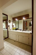 Manta Ray Bay Resort