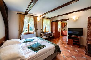 Hotel Dworek Wapionka