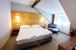 Hotel Dworek Wapionka