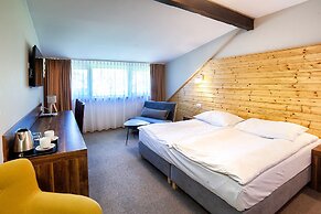 Hotel Dworek Wapionka