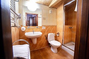 Hotel Dworek Wapionka