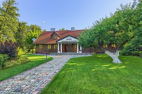 Hotel Dworek Wapionka