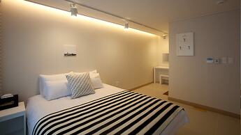 The Marine Pool Villa