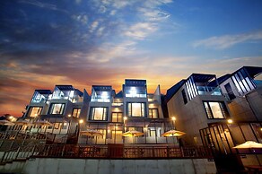 The Marine Pool Villa