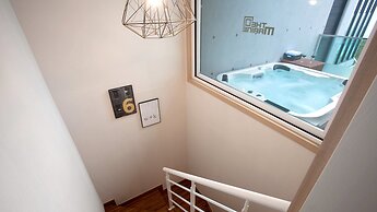 The Marine Pool Villa