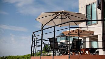 The Marine Pool Villa