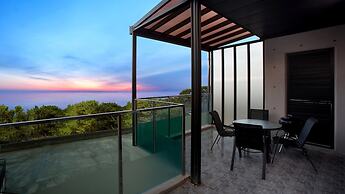 The Marine Pool Villa