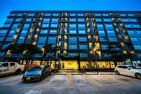 The Grass Serviced Suites by At Mind