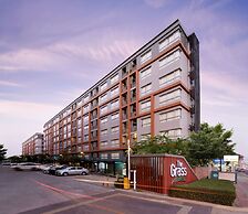 The Grass Serviced Suites by At Mind