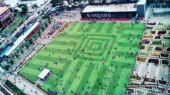 Bantal Guling Alun-Alun Bandung